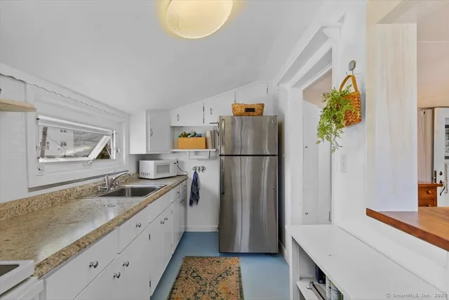 $1,950 | 8 Hill Avenue, Stonington, CT 06378