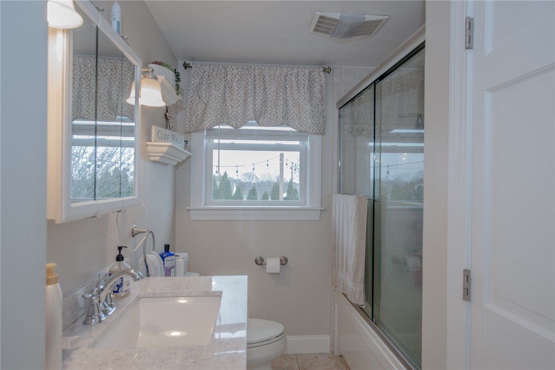19 Harvey Road Middletown, RI 02842 - Photo 16 of 43