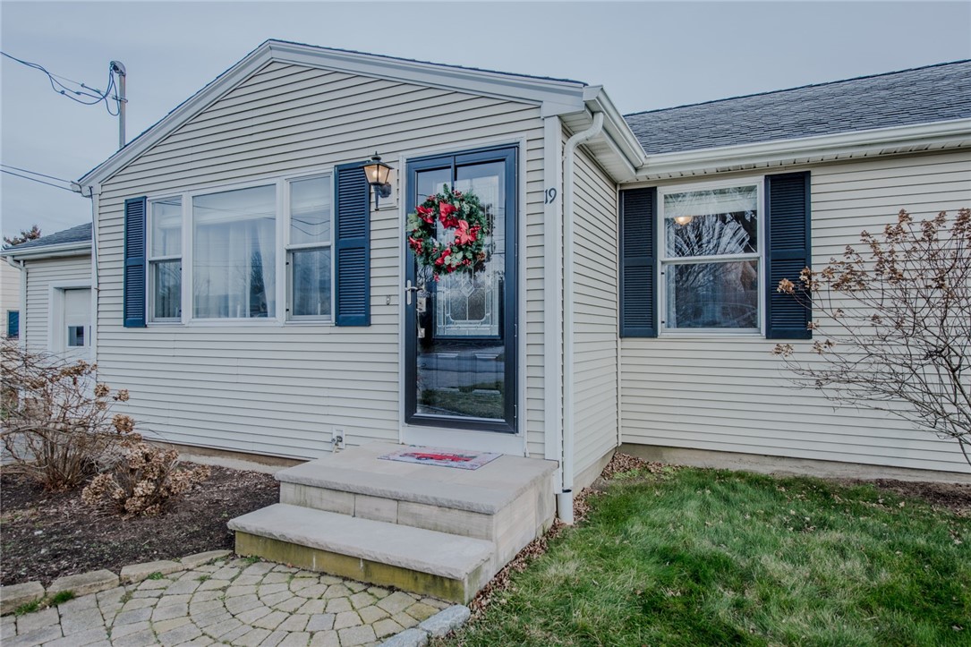 19 Harvey Road Middletown, RI 02842 - Photo 3 of 43