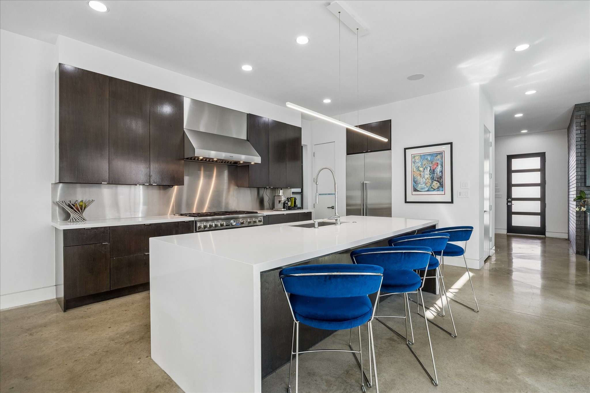 2014 Park Street Houston, TX 77019 - Photo 6 of 40 Discover culinary bliss in this kitchen, featuring a stunning large quartz island with a stylish breakfast bar, perfect for entertaining and everyday luxury.