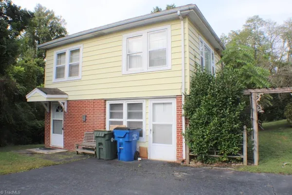 $1,000 | 234 Hylton Street, Mount Airy, NC 27030