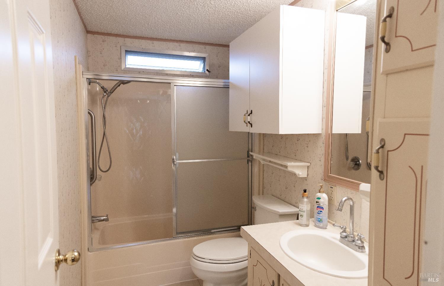 171 Colonial Park Drive Santa Rosa, CA 95403 - Photo 4 of 29 a bathroom with a sink toilet and shower