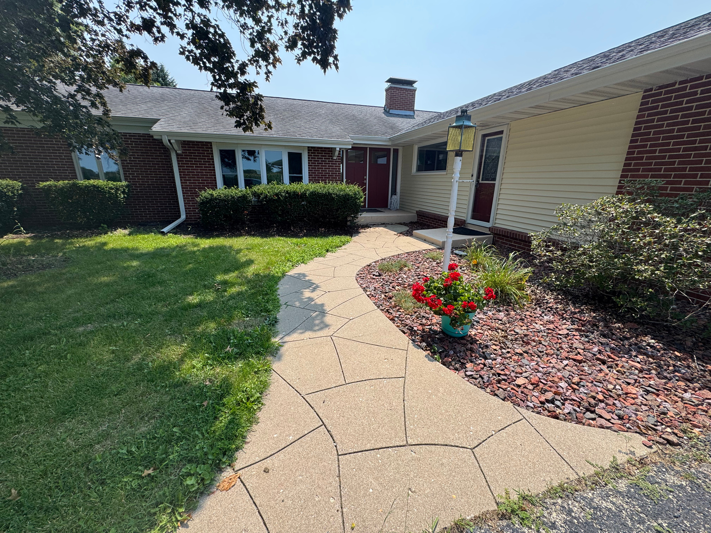 301 Stouffer Road Sterling, IL 61081 - Photo 2 of 26 Gallery Image 2