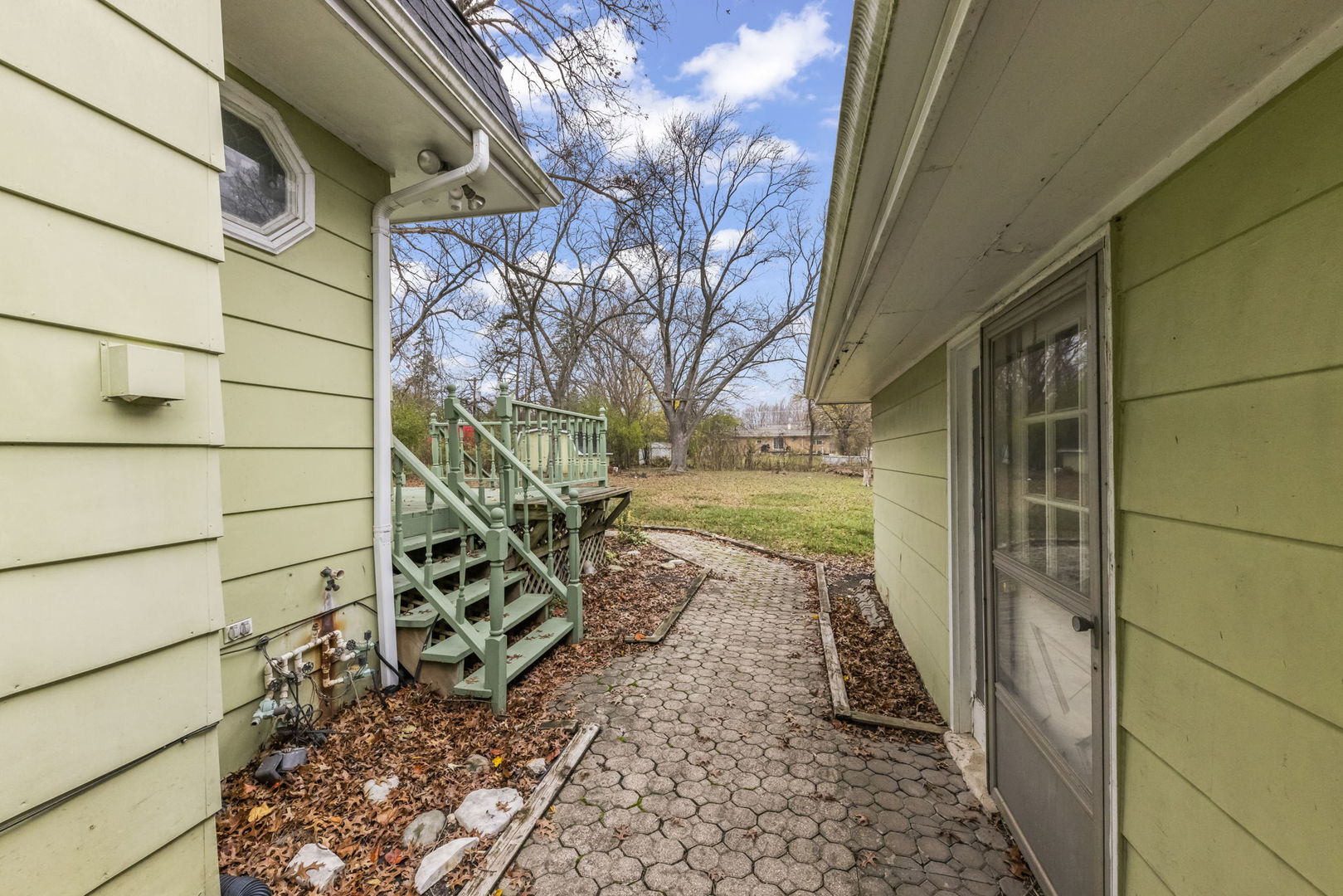 4104 Sunset Road Matteson, IL 60443 - Photo 26 of 34 a view of a pathway of a house