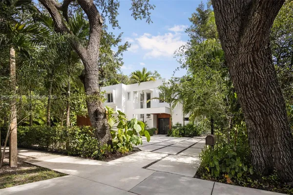 $4,750,000 | 3901 Kumquat Avenue, Miami, FL 33133