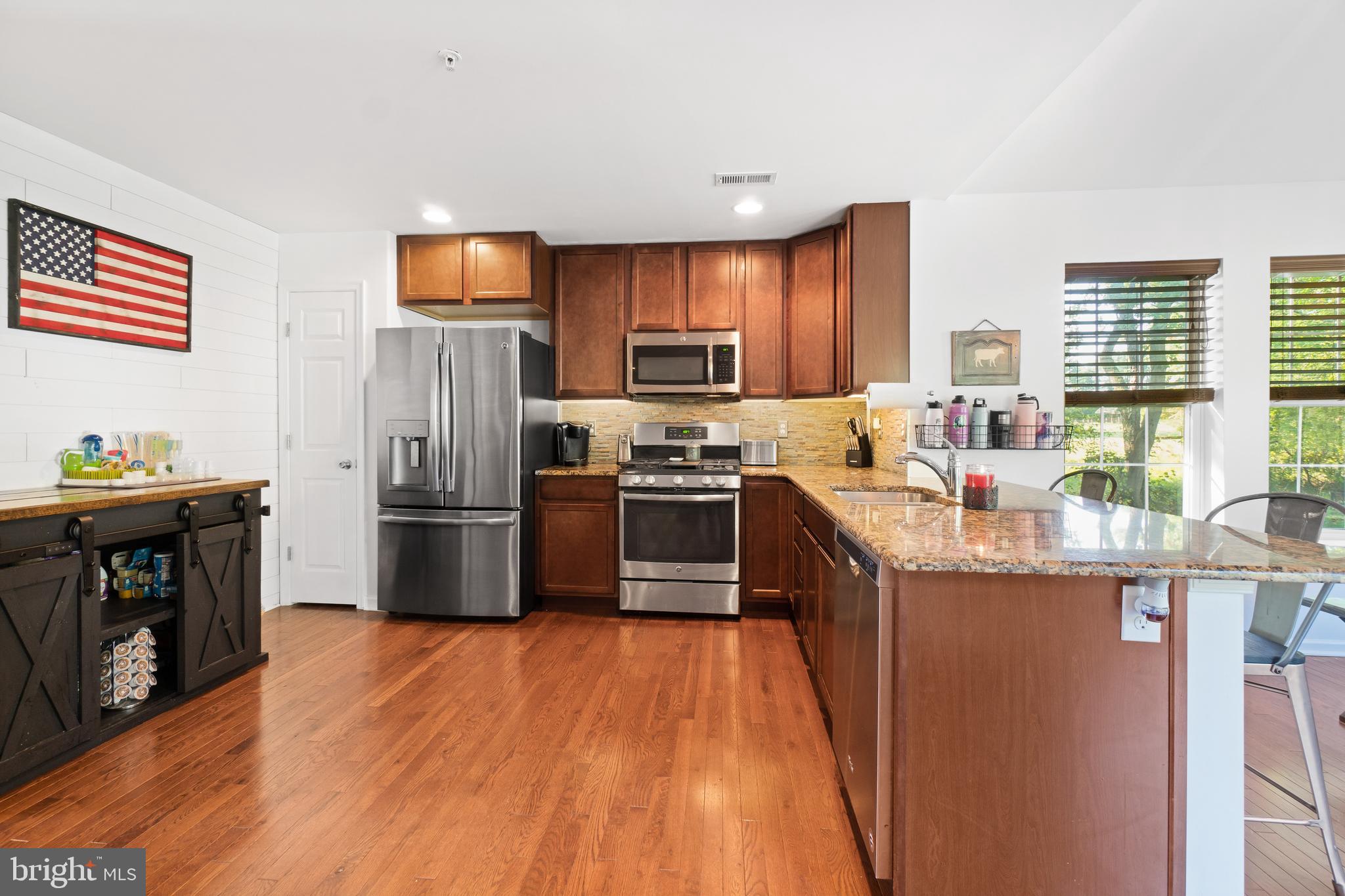 557 Union Church Road Elkton, MD 21921 - Photo 5 of 32 Hardwood Floors with Tile Back Splash