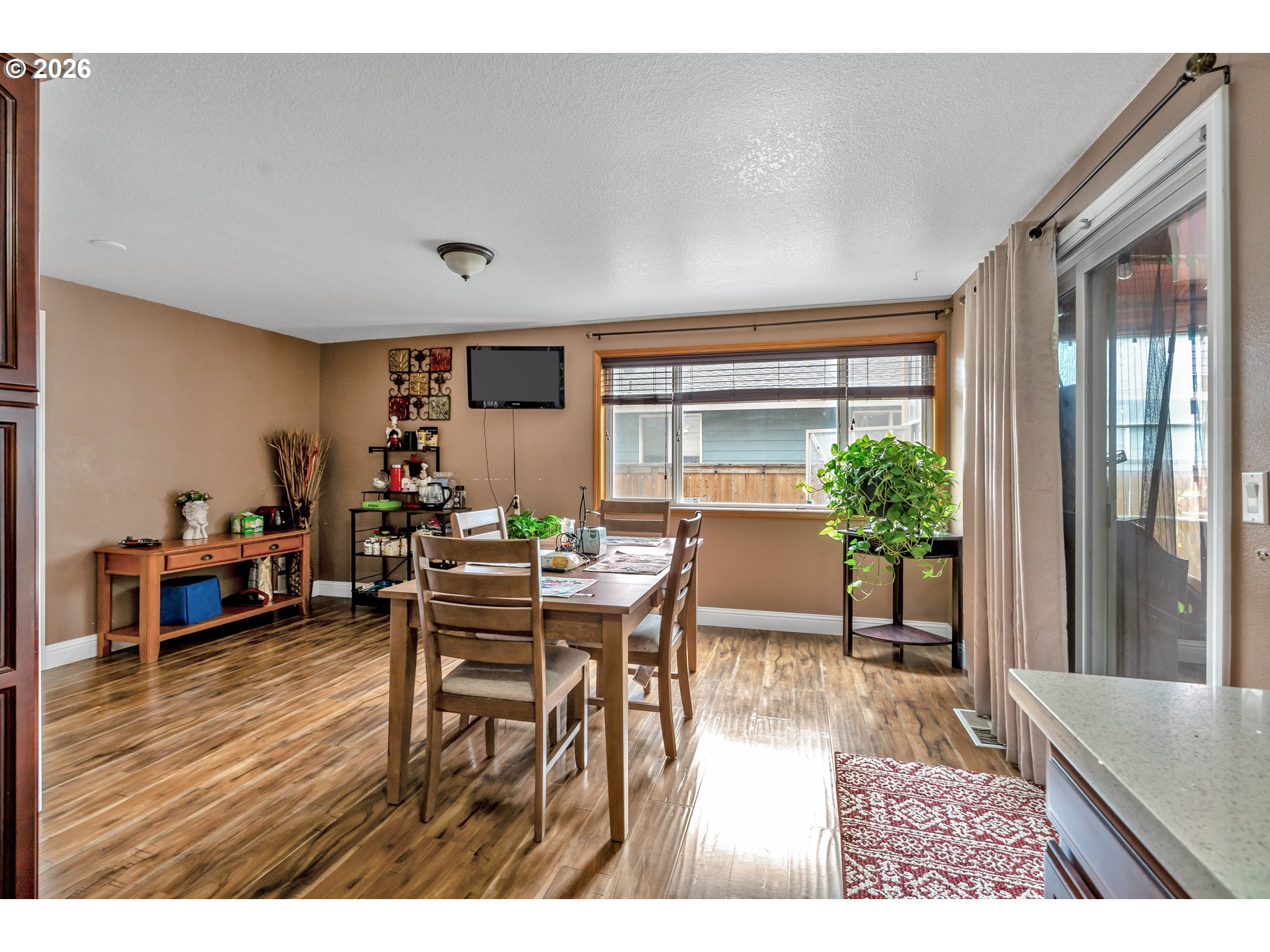 21498 Southwest Jay Street Beaverton, OR 97003 - Photo 18 of 47 a workspace with furniture and a potted plant