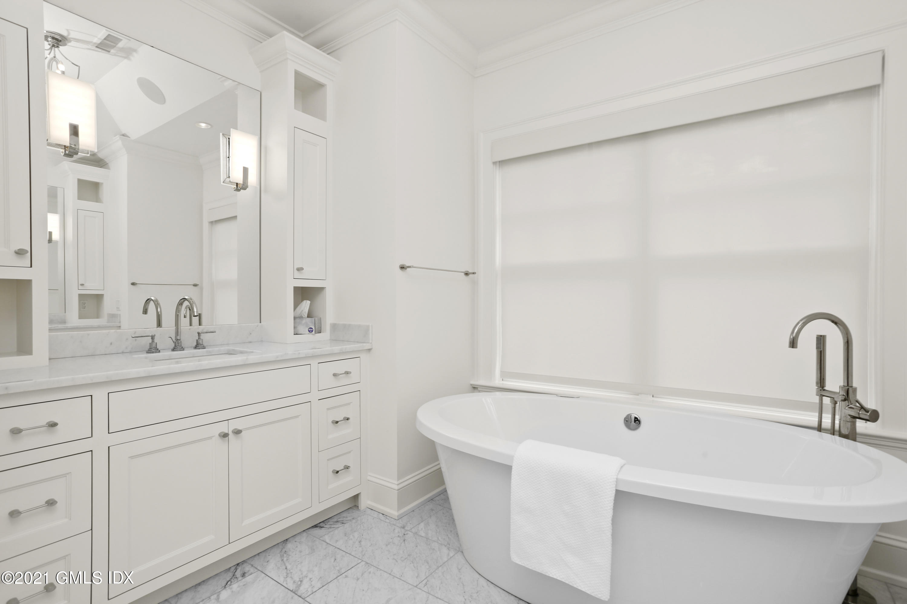 15 Terrace Avenue Riverside, CT 06878 - Photo 17 of 27 a bathroom with a bathtub sink and mirror