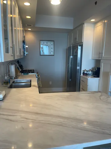 $835,000 | 1 Broad Street, Unit PH26E, Stamford, CT 06901