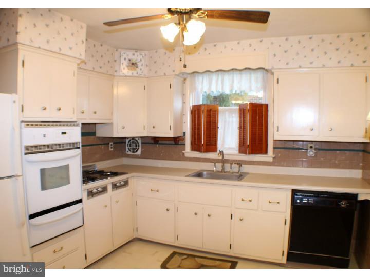3105 Welsh Road Philadelphia, PA 19136 - Photo 17 of 25 Kitchen