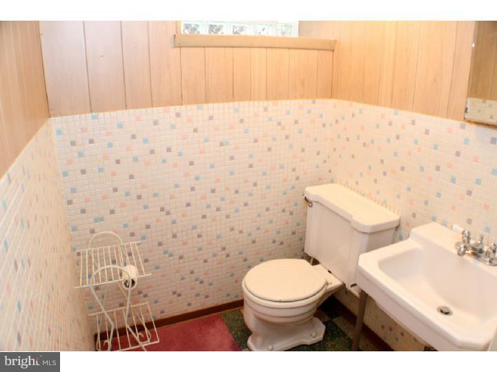 3105 Welsh Road Philadelphia, PA 19136 - Photo 19 of 25 Bathroom