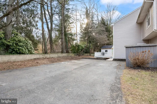 a view of a house with a garage