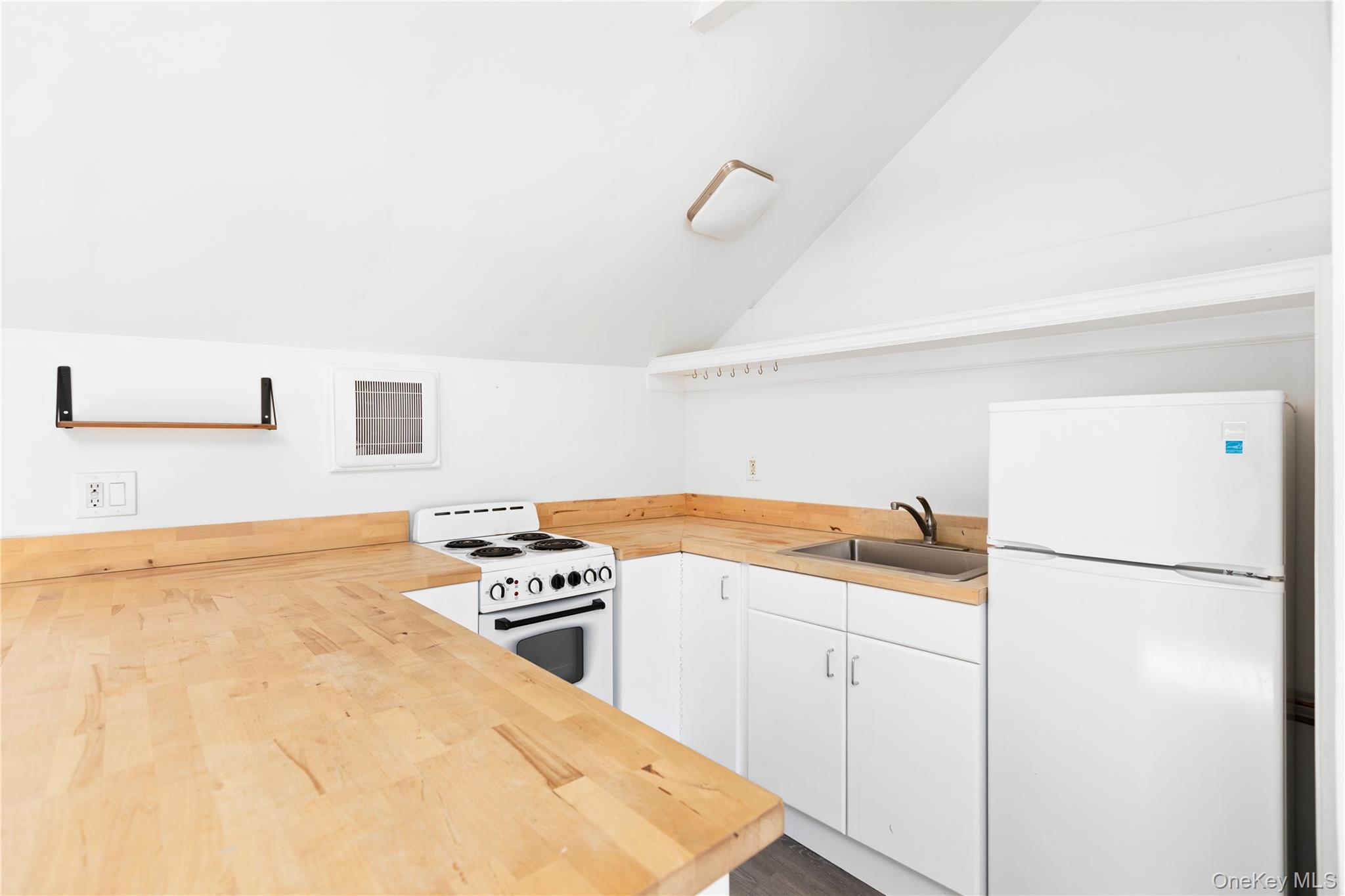 128 South Country Road, Unit A Bellport, NY 11713 - Photo 5 of 9