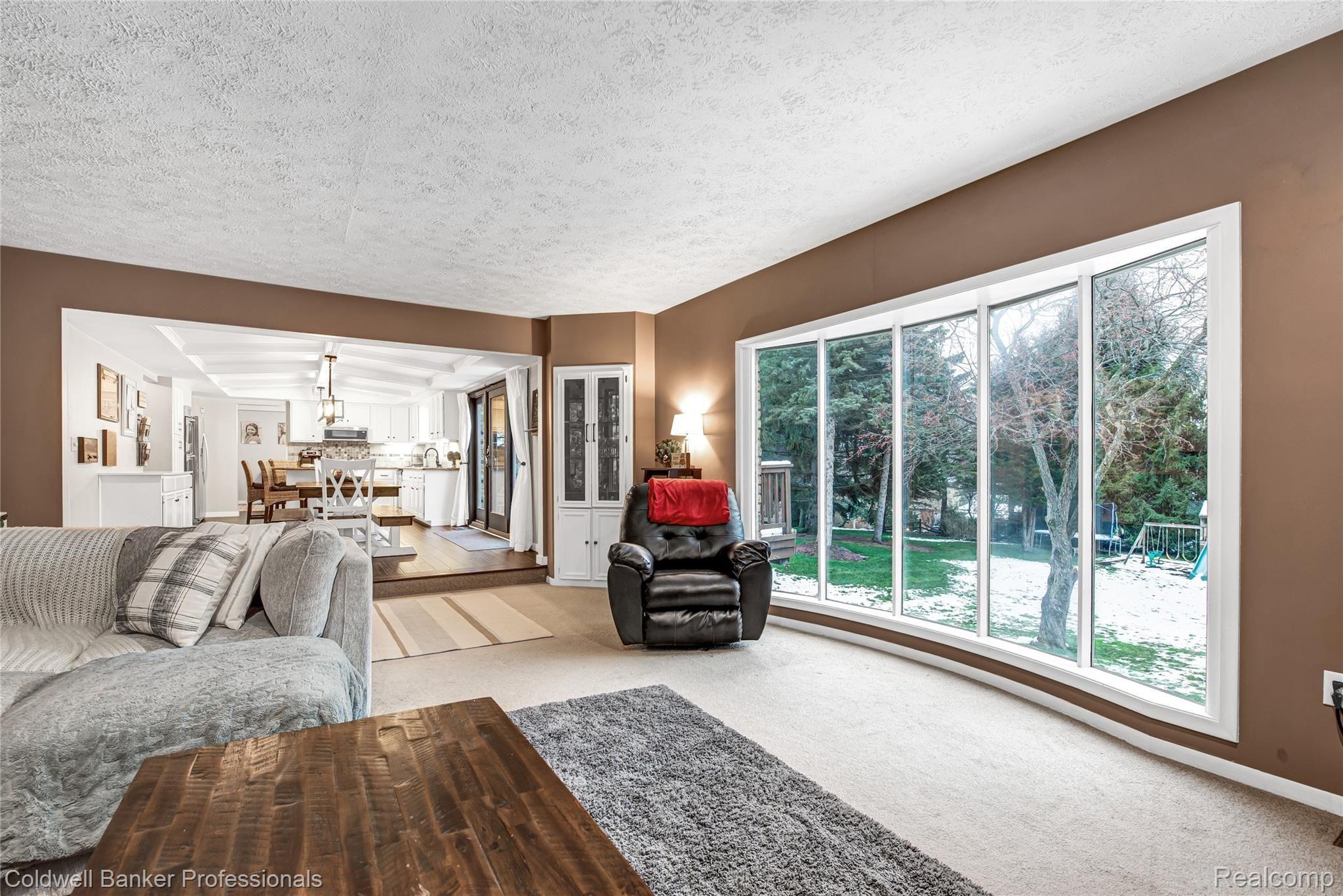 433 Lake Forest Road Rochester, MI 48309 - Photo 17 of 38 433 Lake Forest Rochester Hills8009.jpg