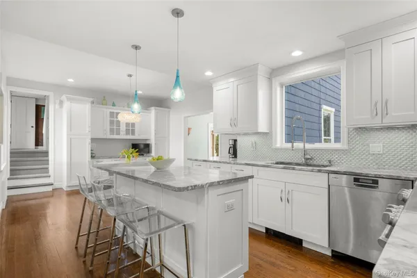 $1,195,000 | 644 Fort Hill Road, Scarsdale, NY 10583