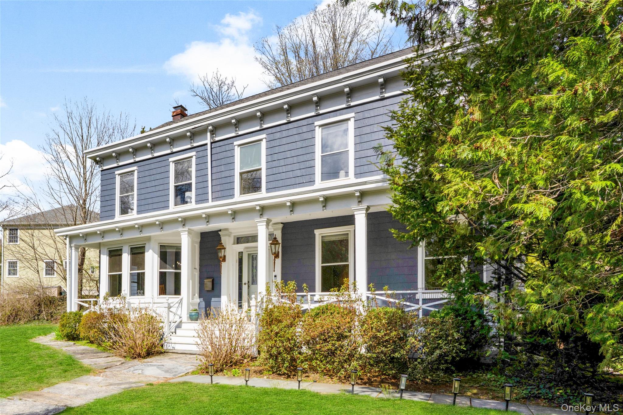 644 Fort Hill Road Scarsdale, NY 10583 - Photo 2 of 42 front view of a house