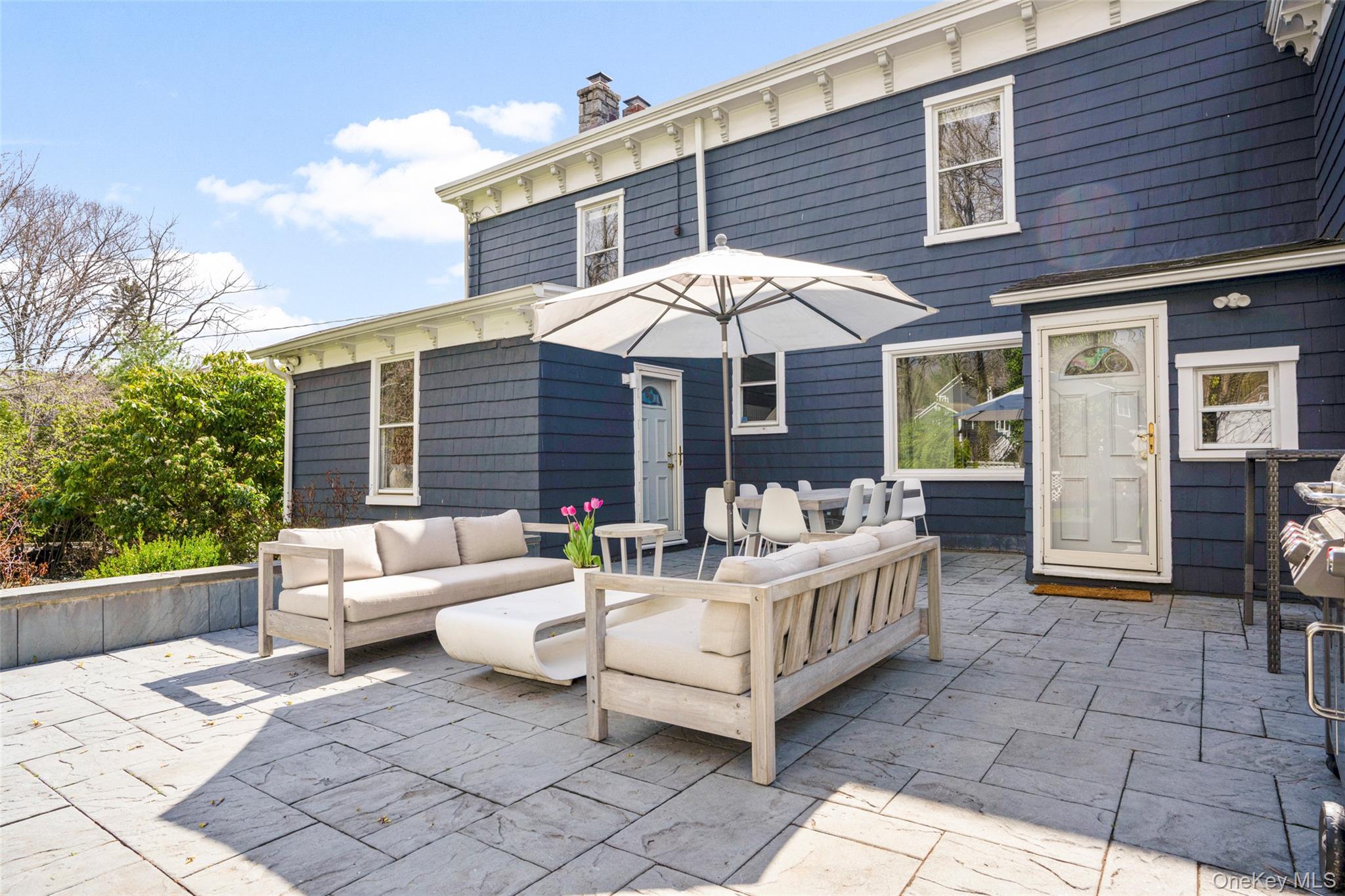 644 Fort Hill Road Scarsdale, NY 10583 - Photo 38 of 42 a house view with a seating space