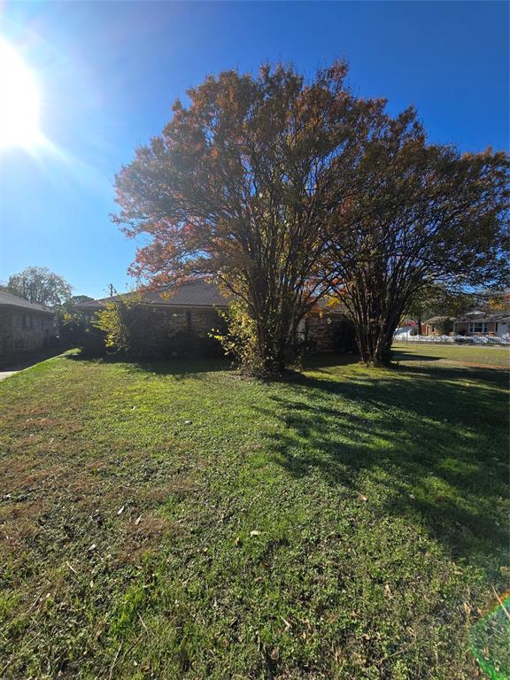 222 West Shady Grove Road, Unit 222 Irving, TX 75060 - Photo 2 of 37 a view of yard with green space
