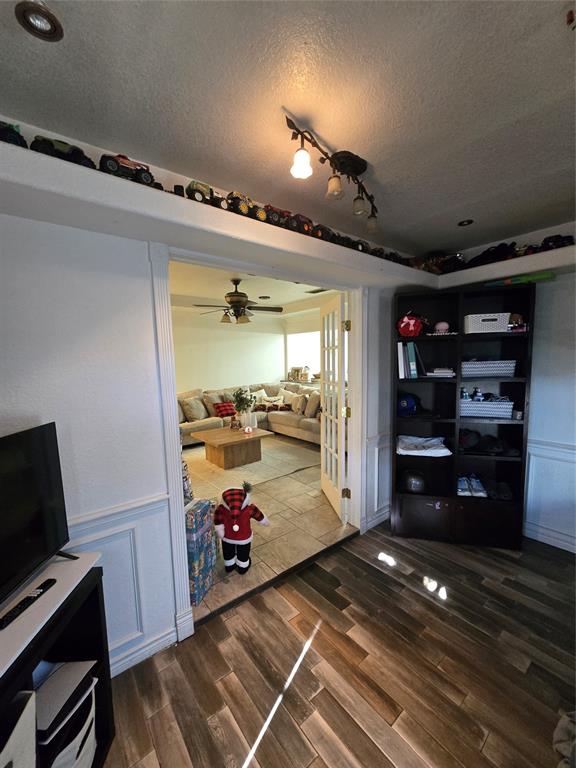 222 West Shady Grove Road, Unit 222 Irving, TX 75060 - Photo 31 of 37 a view of a livingroom with furniture