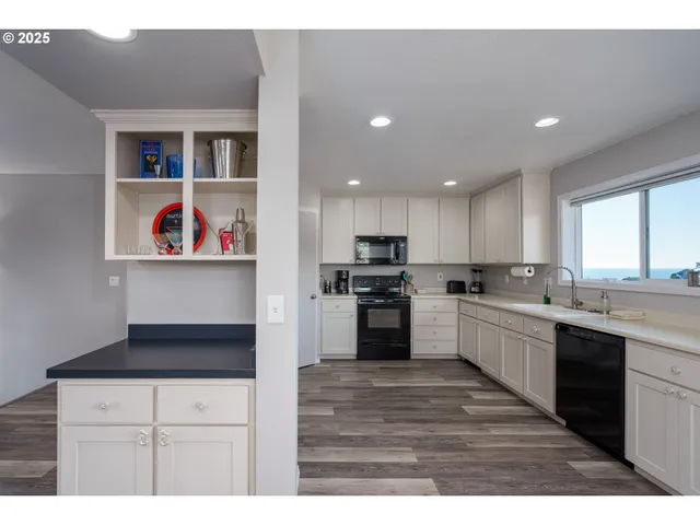 $939,000 | 2131 Beach Loop Road, Bandon, OR 97411