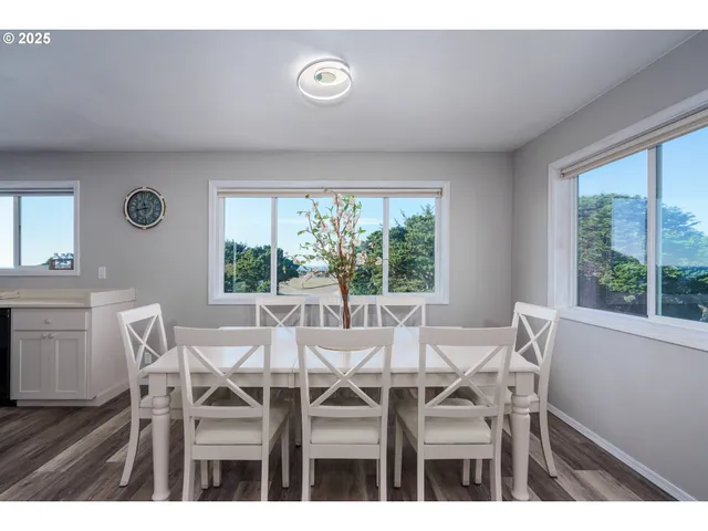 $939,000 | 2131 Beach Loop Road, Bandon, OR 97411