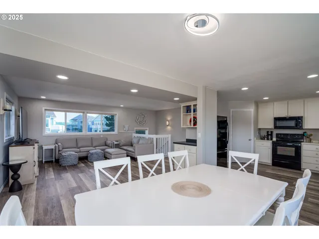 $939,000 | 2131 Beach Loop Road, Bandon, OR 97411