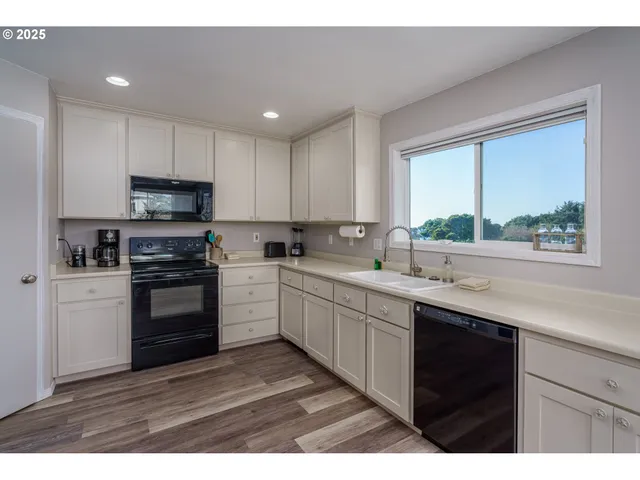 $939,000 | 2131 Beach Loop Road, Bandon, OR 97411