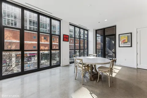 $3,200,000 | 900 West Washington Boulevard, Unit 202, Chicago, IL 60607