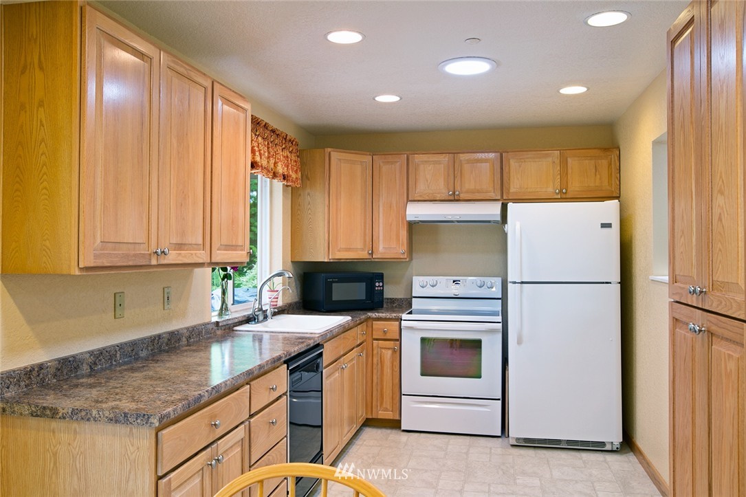 16520 Southeast 116th Place Renton, WA 98059 - Photo 3 of 18 Gallery Image 3