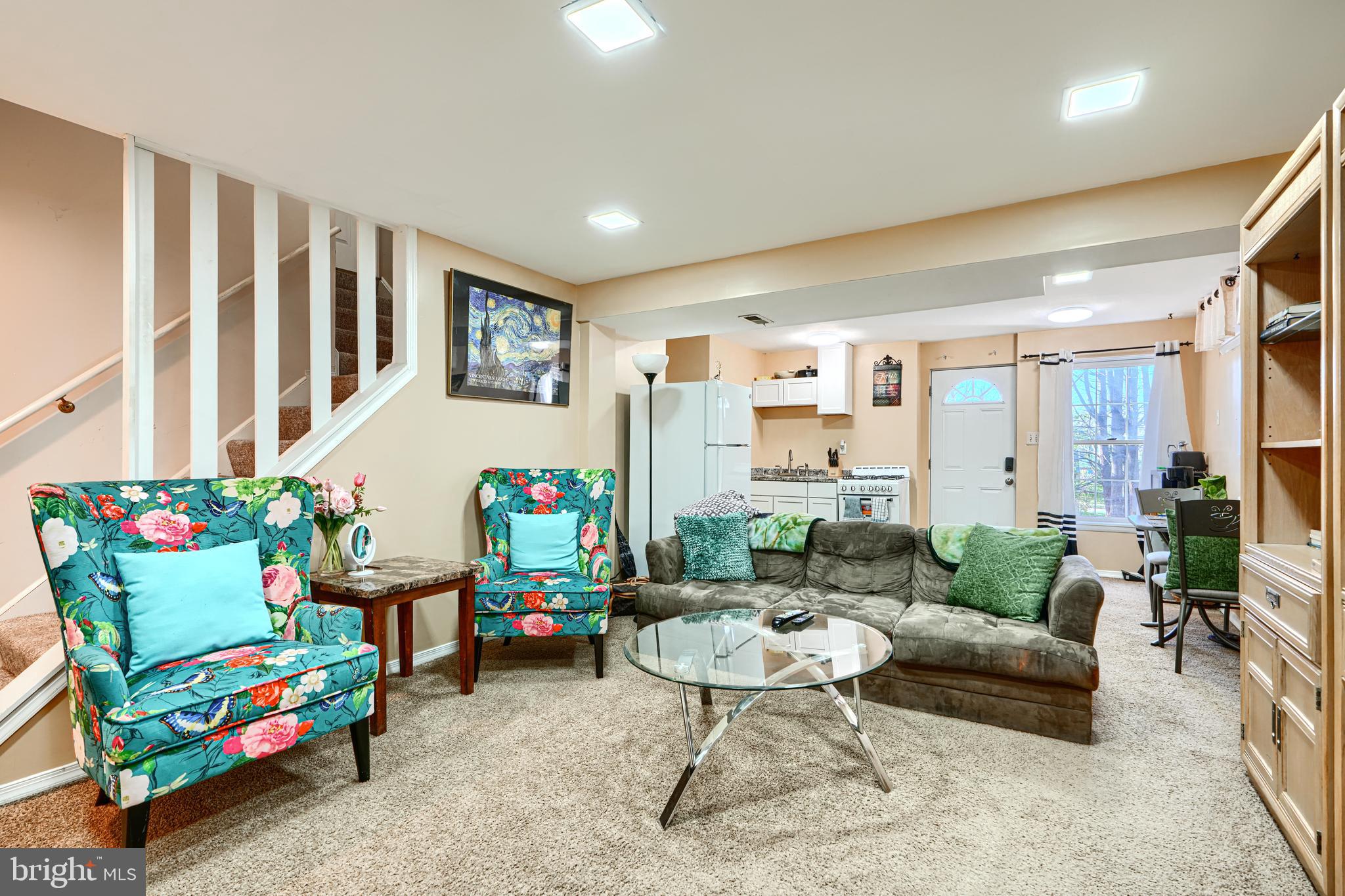 4 High Side Court Owings Mills, MD 21117 - Photo 24 of 30 a living room with furniture and a table