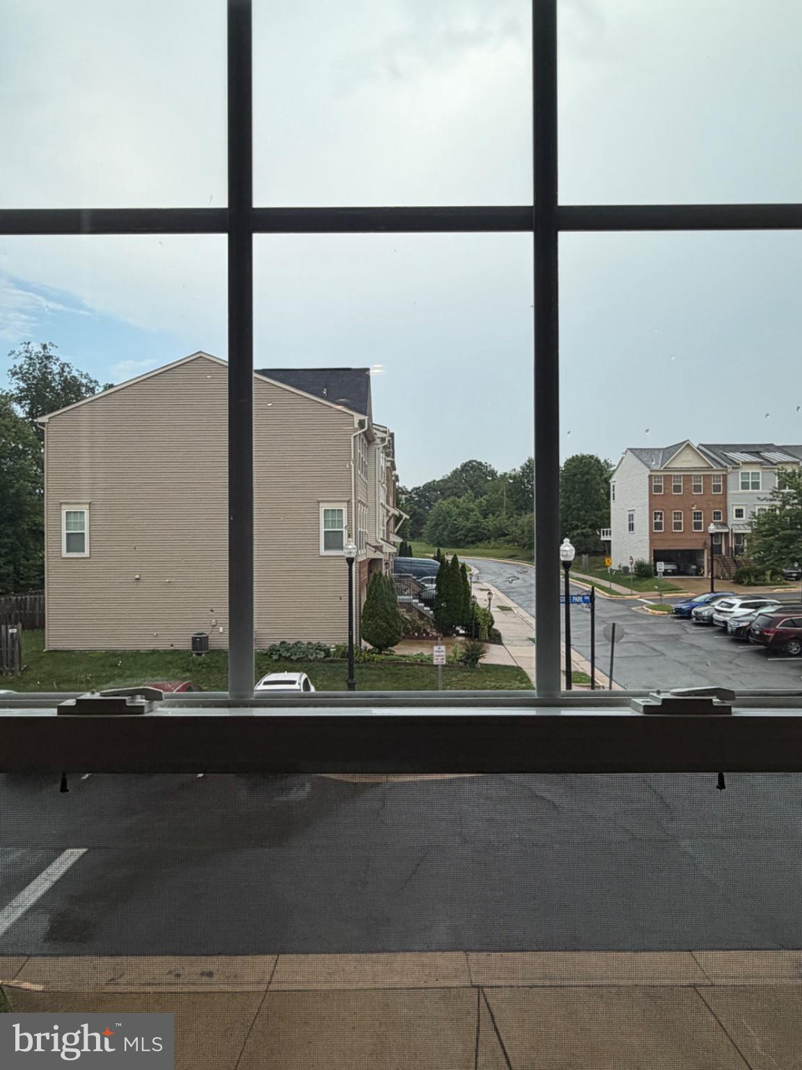 25333 Wakestone Terrace Chantilly, VA 20152 - Photo 32 of 109 Tranquil view of suburban life.