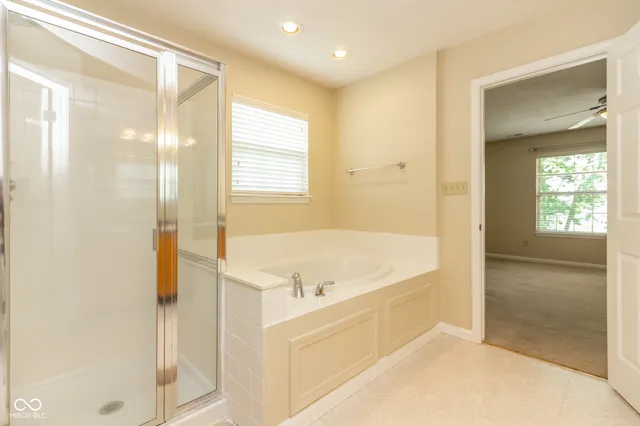 $2,400 | 4854 Oakleigh Parkway, Greenwood, IN 46143