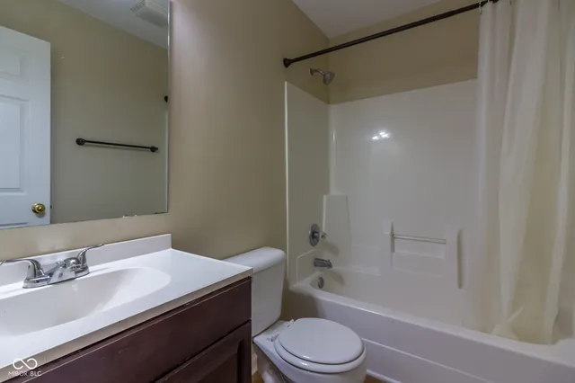 $2,400 | 4854 Oakleigh Parkway, Greenwood, IN 46143