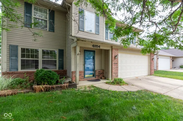 $2,400 | 4854 Oakleigh Parkway, Greenwood, IN 46143