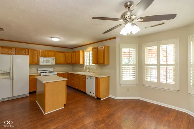 $2,400 | 4854 Oakleigh Parkway, Greenwood, IN 46143