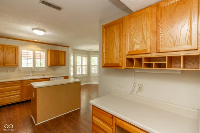 $2,400 | 4854 Oakleigh Parkway, Greenwood, IN 46143