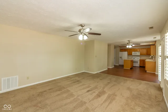 $2,400 | 4854 Oakleigh Parkway, Greenwood, IN 46143