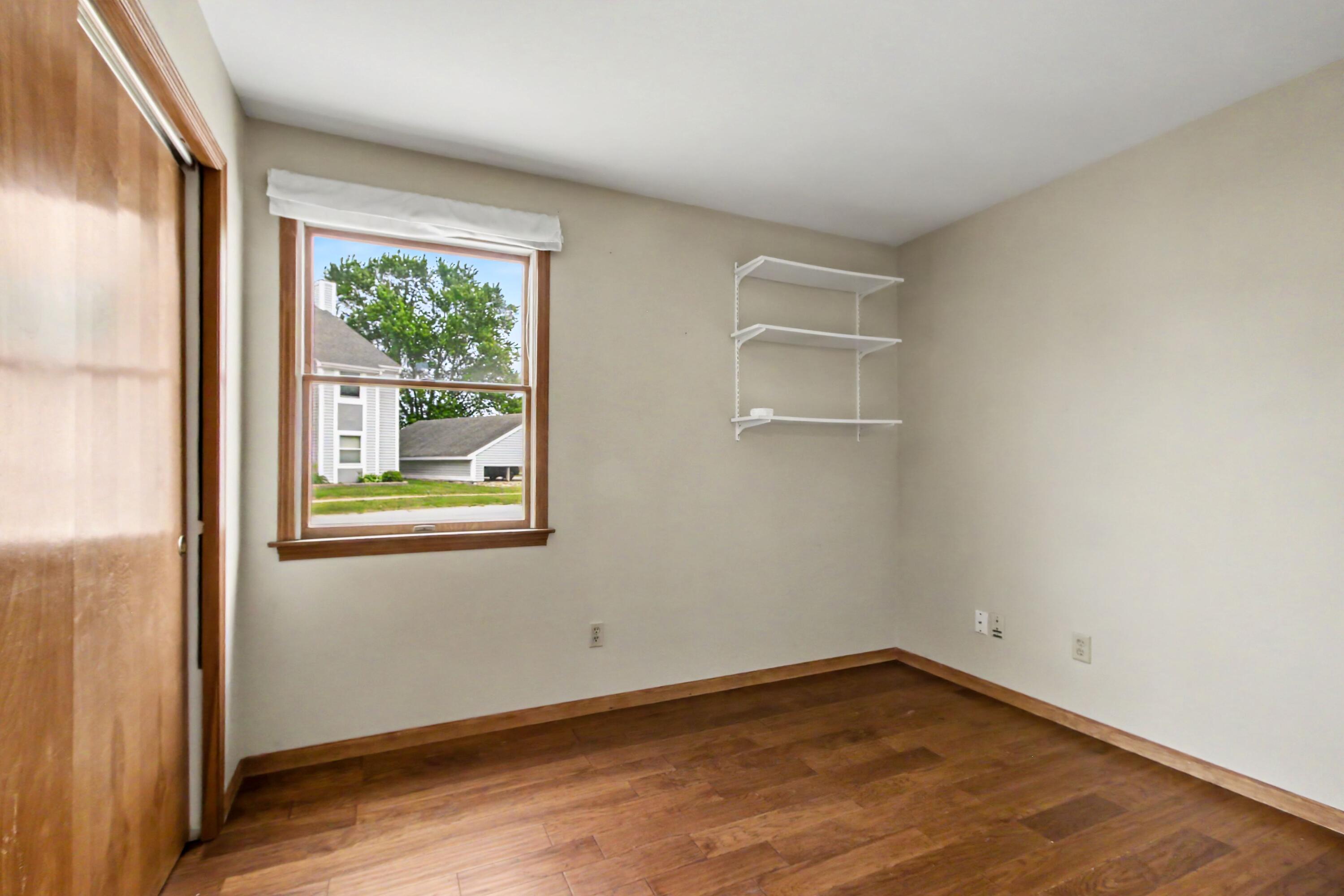1086 Millpond Road North, Unit B Valparaiso, IN 46385 - Photo 14 of 16 2999x2000