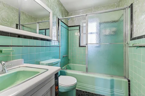 $1,525,000 | 144-30 South Drive | Malba