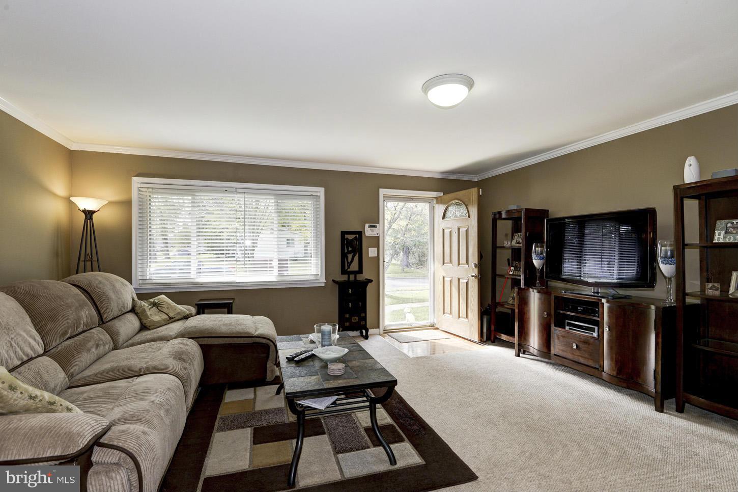 6203 Apache Street Springfield, VA 22150 - Photo 5 of 22 a livingroom with workspace and a couch