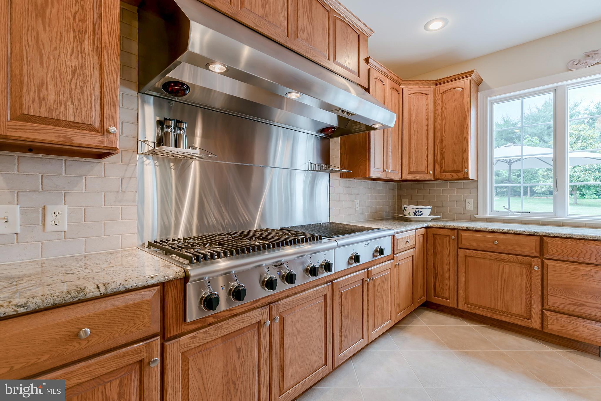 25 Millrace Drive Lancaster, PA 17603 - Photo 20 of 65 Thermador/Wolf 6 burner gas range