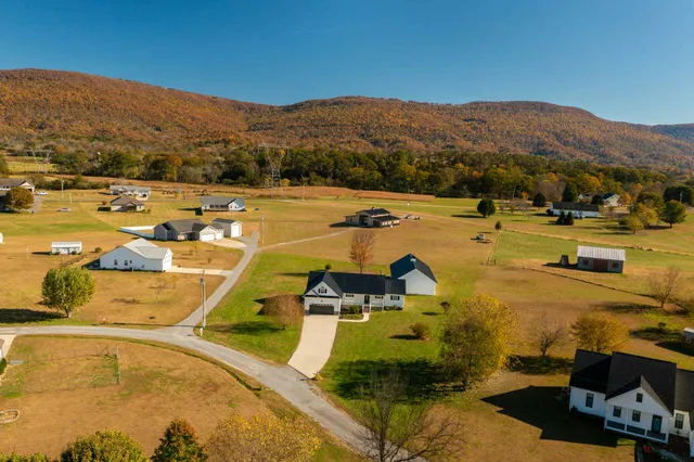 $425,000 | 90 Riverside Drive, Dunlap, TN 37327