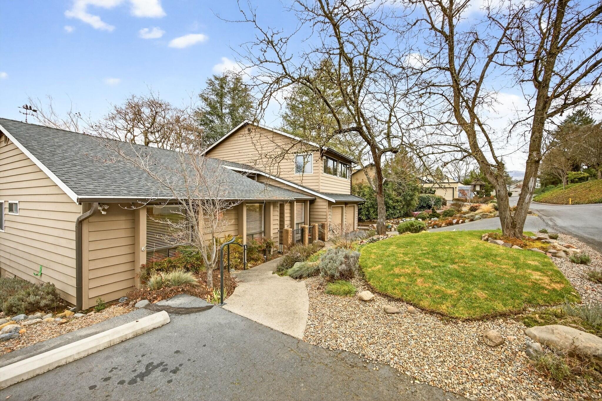 2585 Freedom Way Medford, OR 97504 - Photo 2 of 66