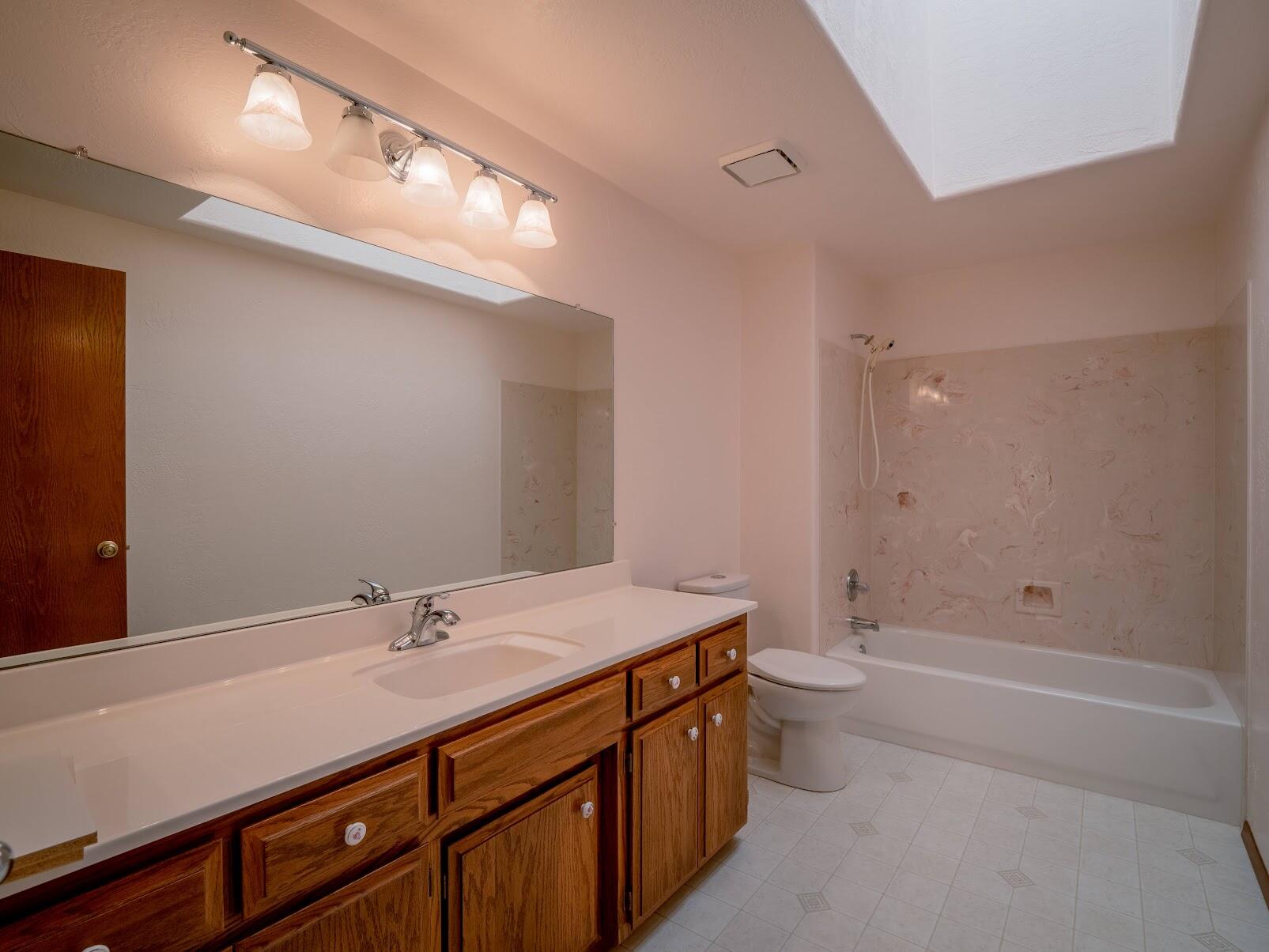 2629 Roberts Road Medford, OR 97504 - Photo 24 of 35 Bath 2