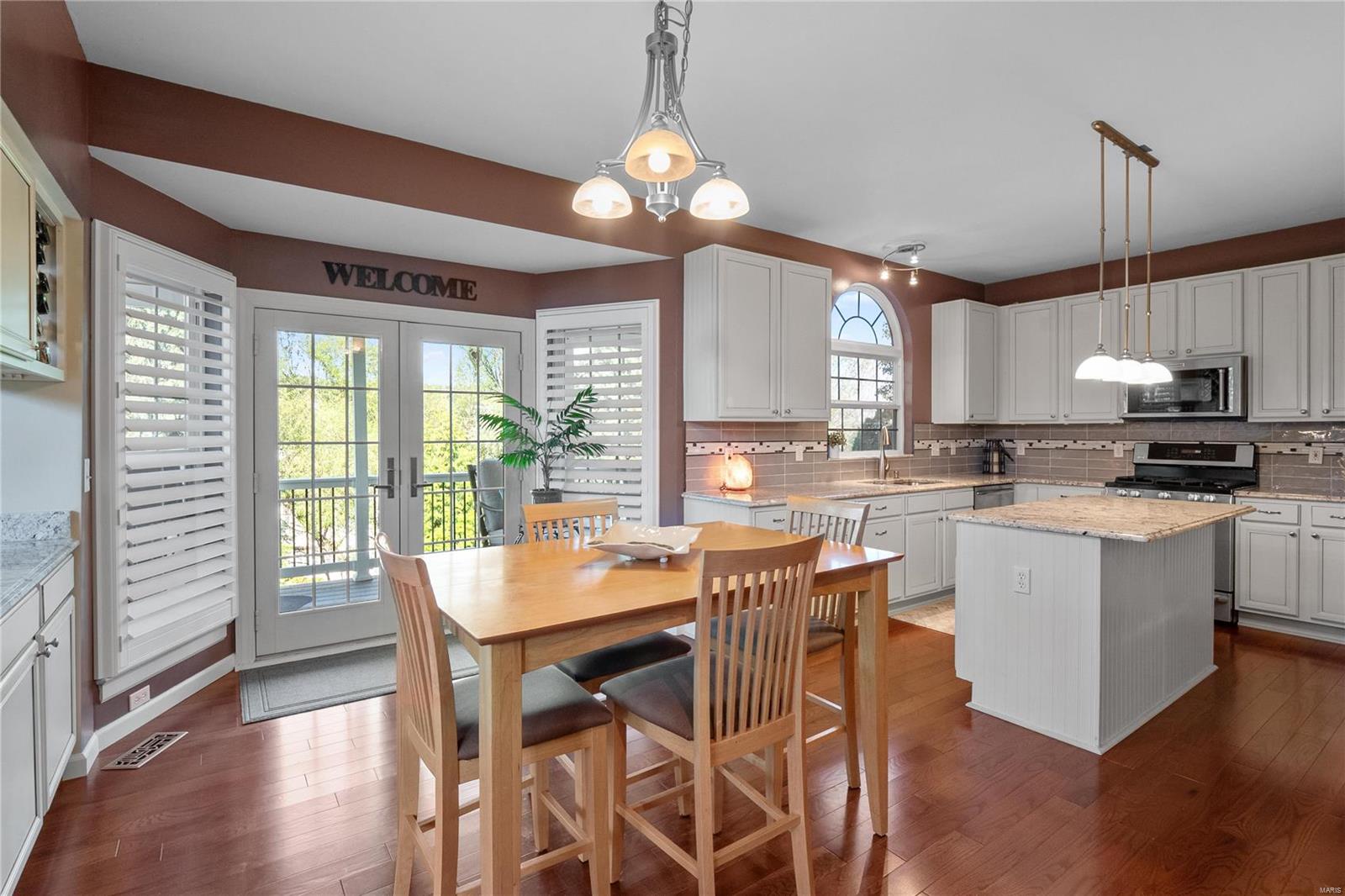 2021 Avalon Ridge Circle Fenton, MO 63026 - Photo 14 of 56