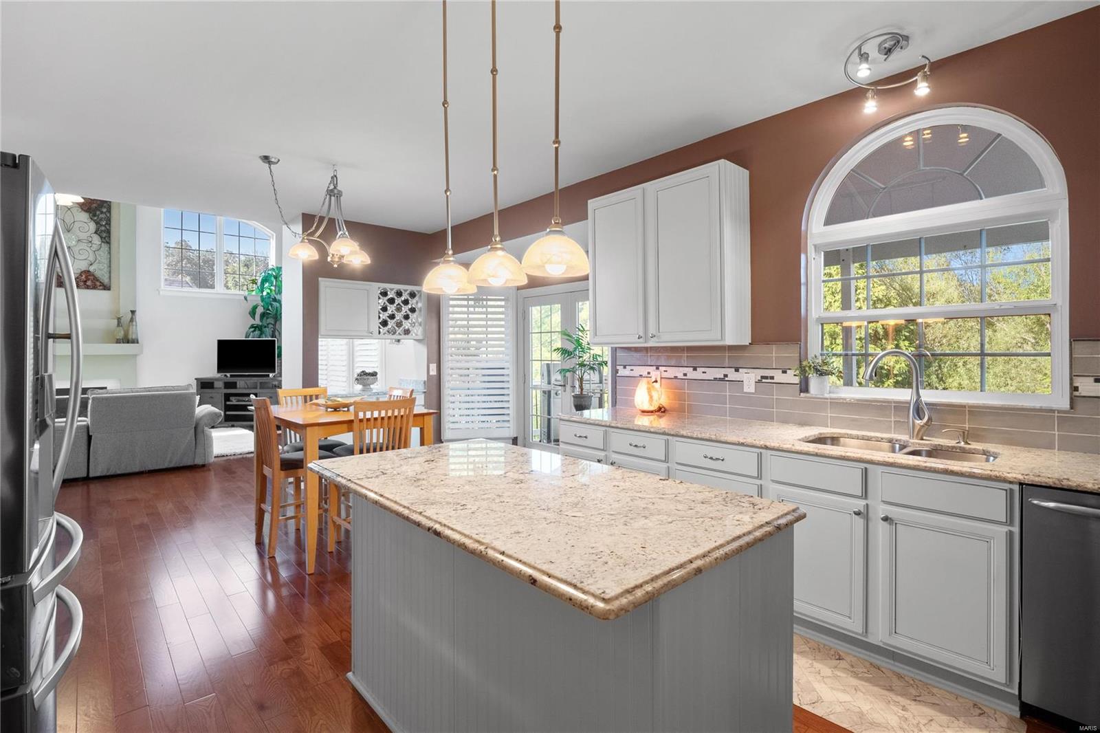 2021 Avalon Ridge Circle Fenton, MO 63026 - Photo 17 of 56