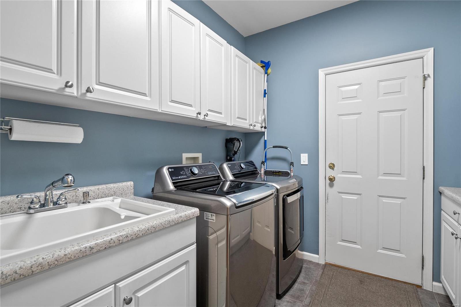 2021 Avalon Ridge Circle Fenton, MO 63026 - Photo 18 of 56