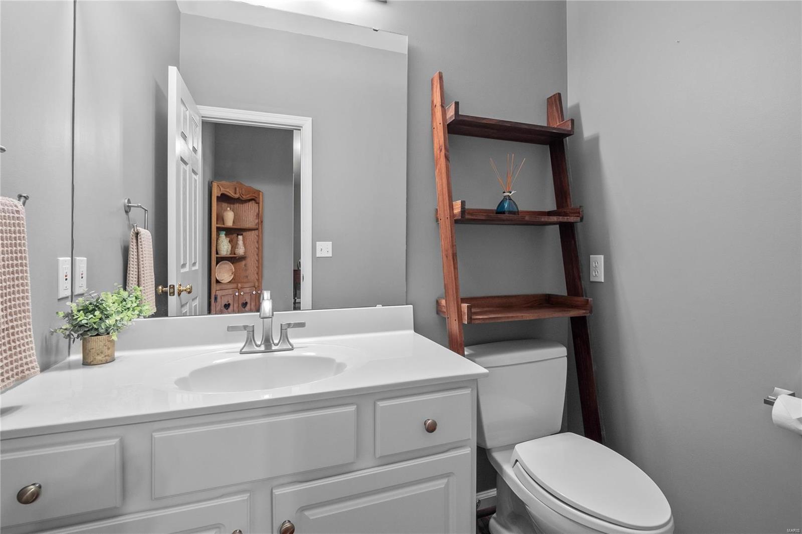 2021 Avalon Ridge Circle Fenton, MO 63026 - Photo 19 of 56