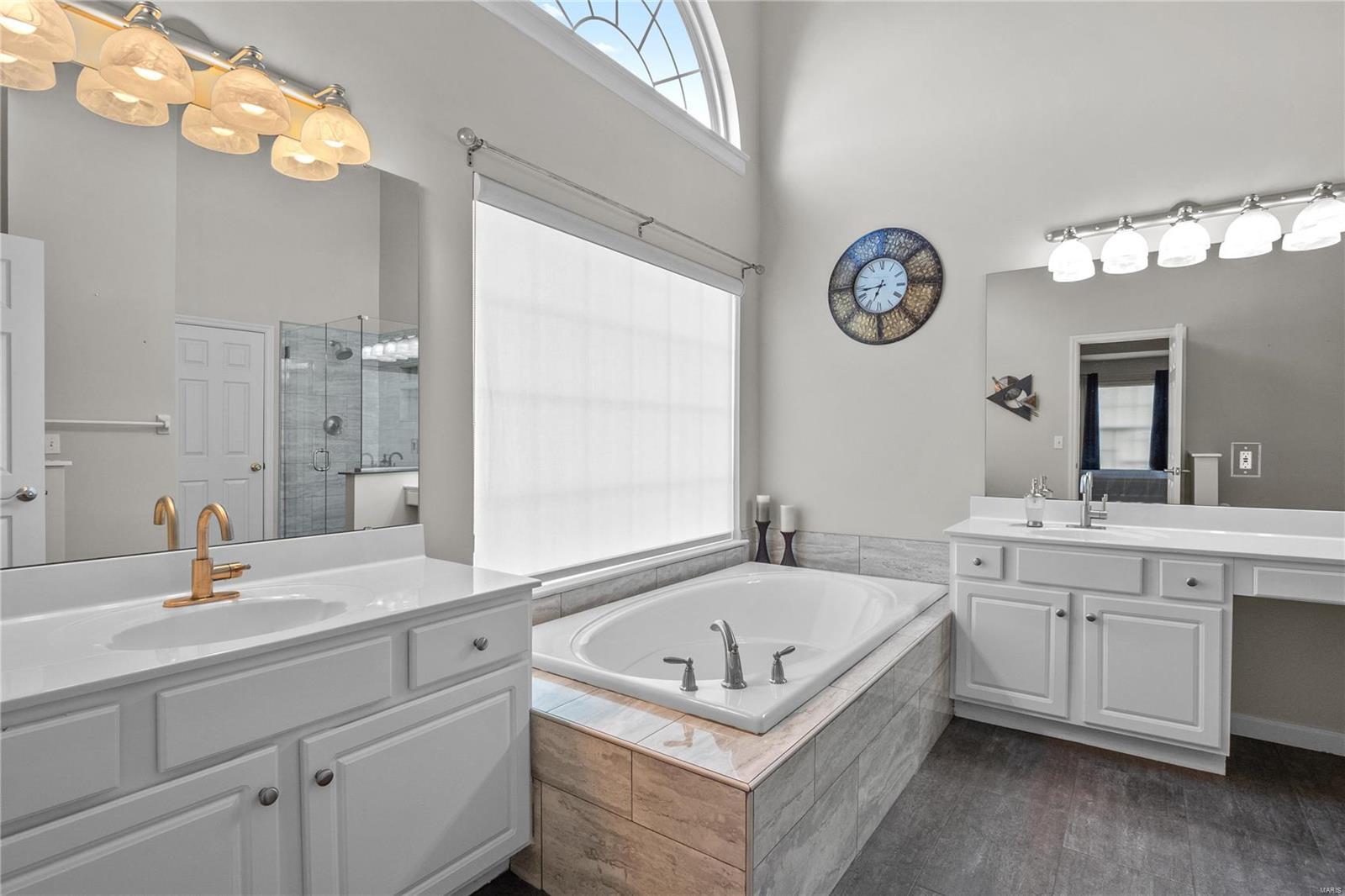 2021 Avalon Ridge Circle Fenton, MO 63026 - Photo 23 of 56