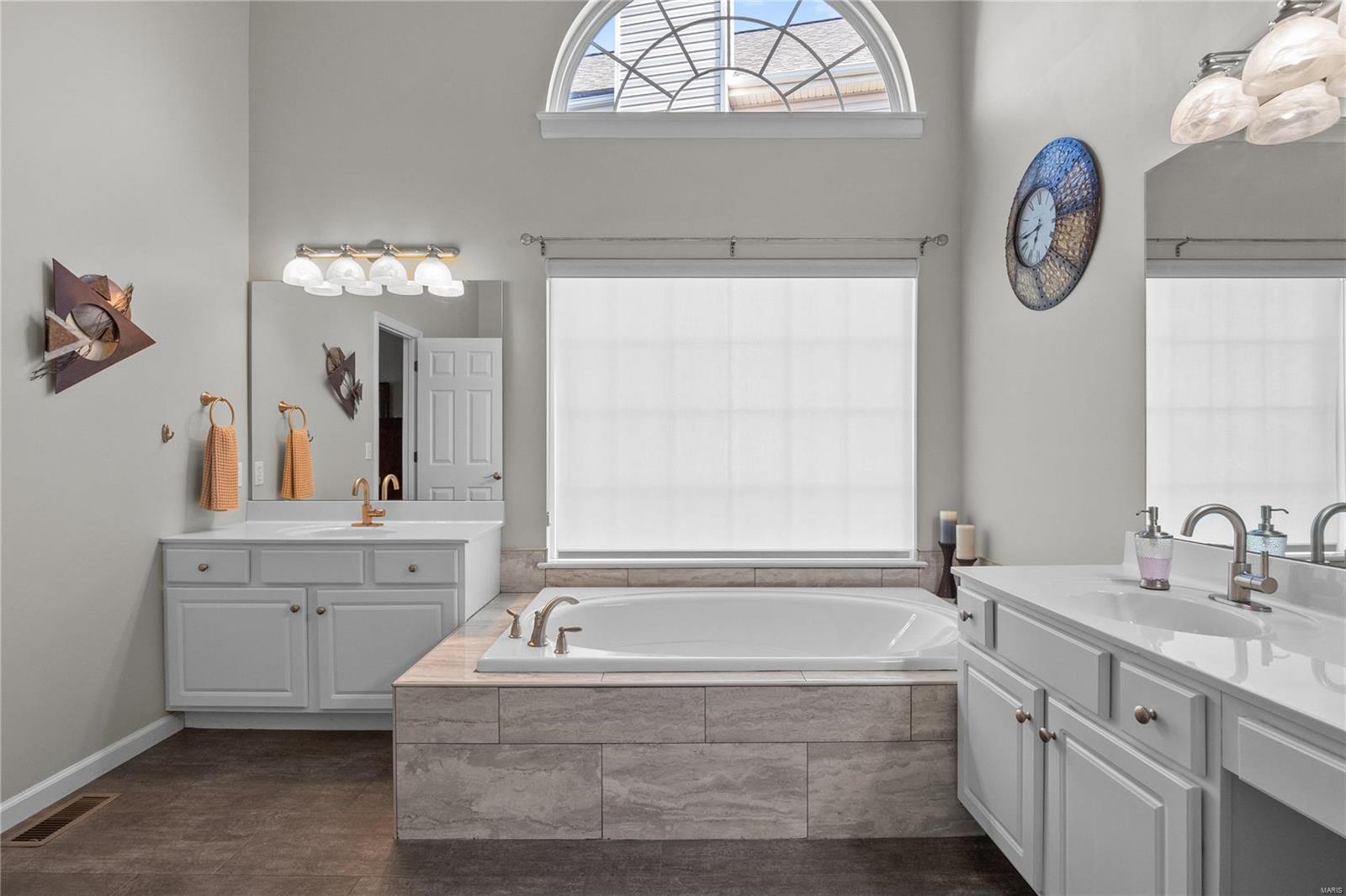 2021 Avalon Ridge Circle Fenton, MO 63026 - Photo 24 of 56